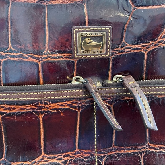 Dooney and Bourke Vintage 🎉HP🎉 GUC top zip shoulder hand bag in brown leather - Picture 3 of 15